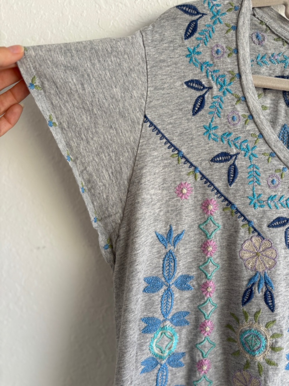 Johnny Was Oriel Embroidered Cotton Flutter Sleeve Top – PXL Petite XL Like New - Picture 13 of 16